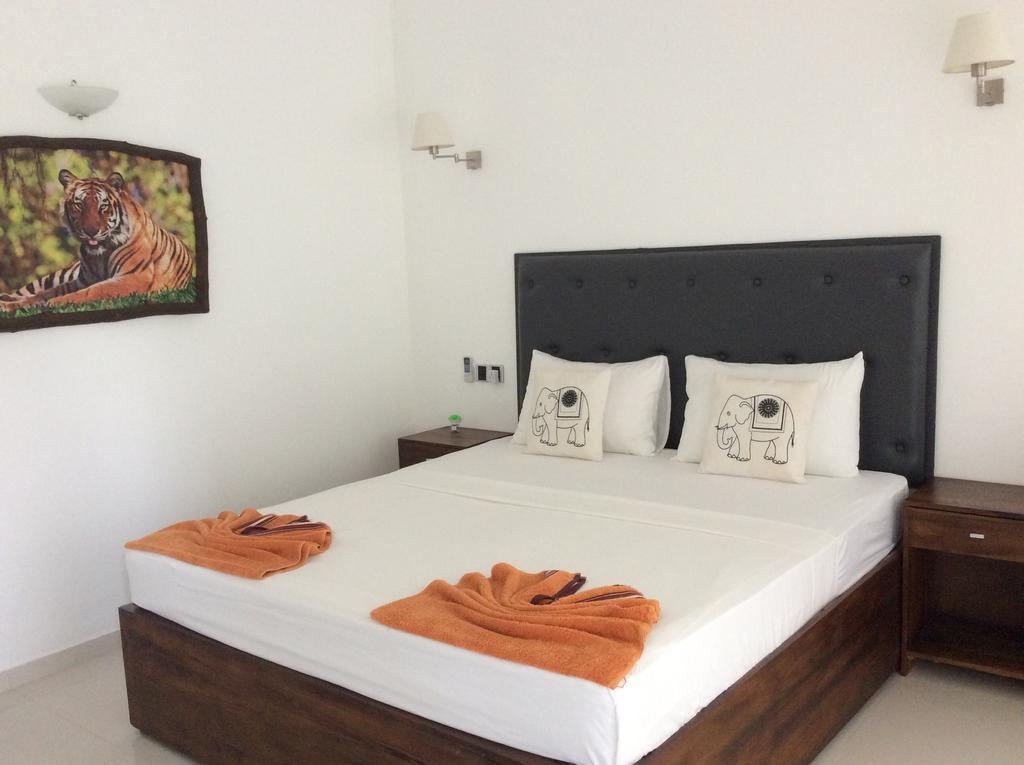 Lemazone Inn Mirissa Room photo