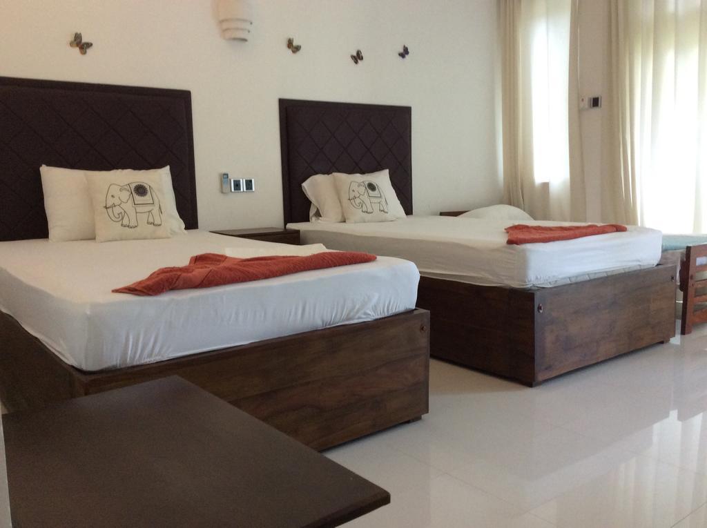 Lemazone Inn Mirissa Room photo